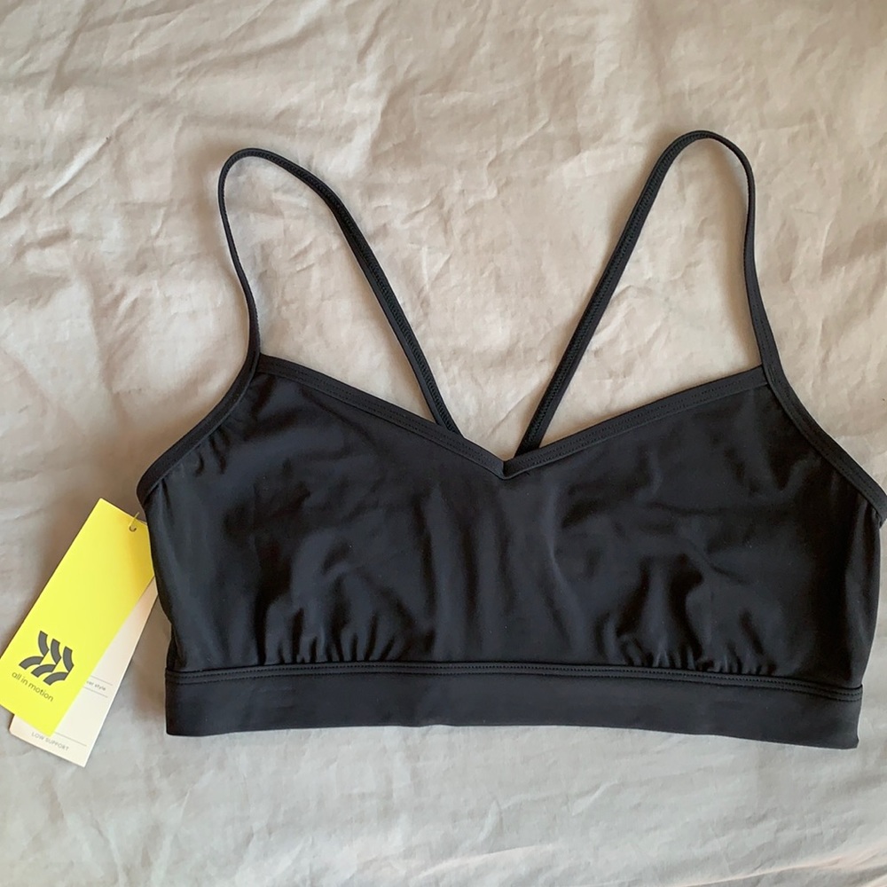 Women’s black sports bra